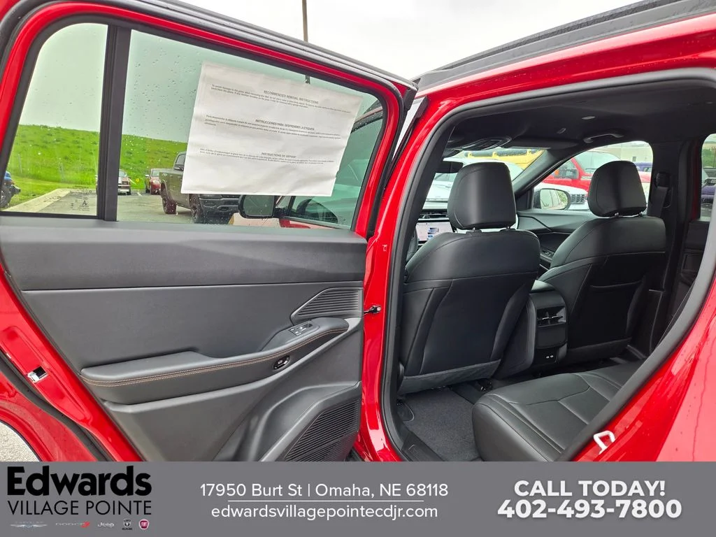 New 2026 Red Hot Pearl-Coat Exterior Paint Jeep Limited image 24