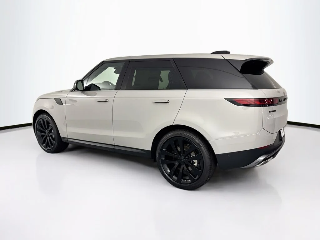 New 2026 Borasco Grey Land Rover SE image 7