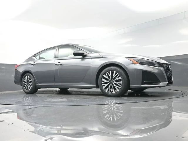 Used 2024 Gray Nissan 2.5 SV image 30