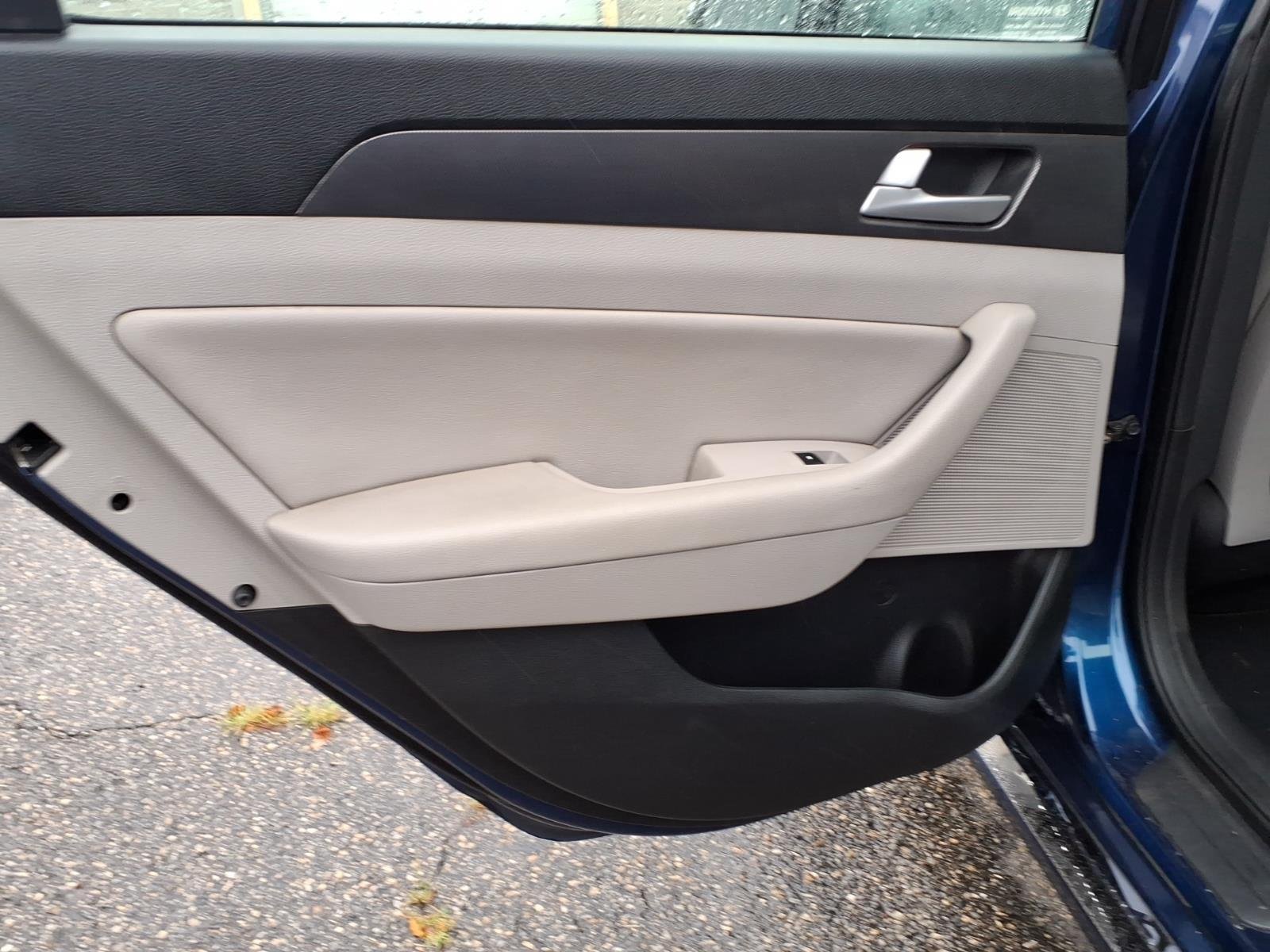 Used 2016 Lakeside Blue Hyundai 2.4L Sport image 16