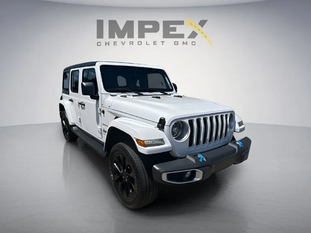 Used 2023 White Jeep Sahara image 5