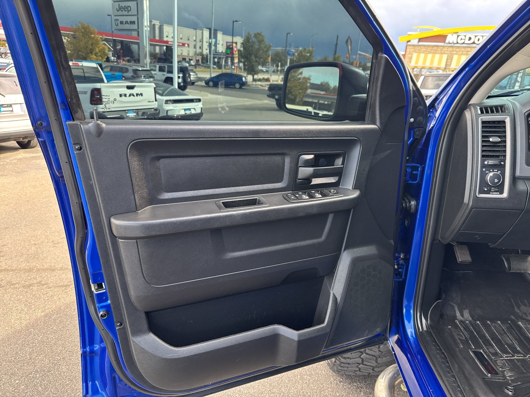 Used 2015 Blue Ram Express image 16