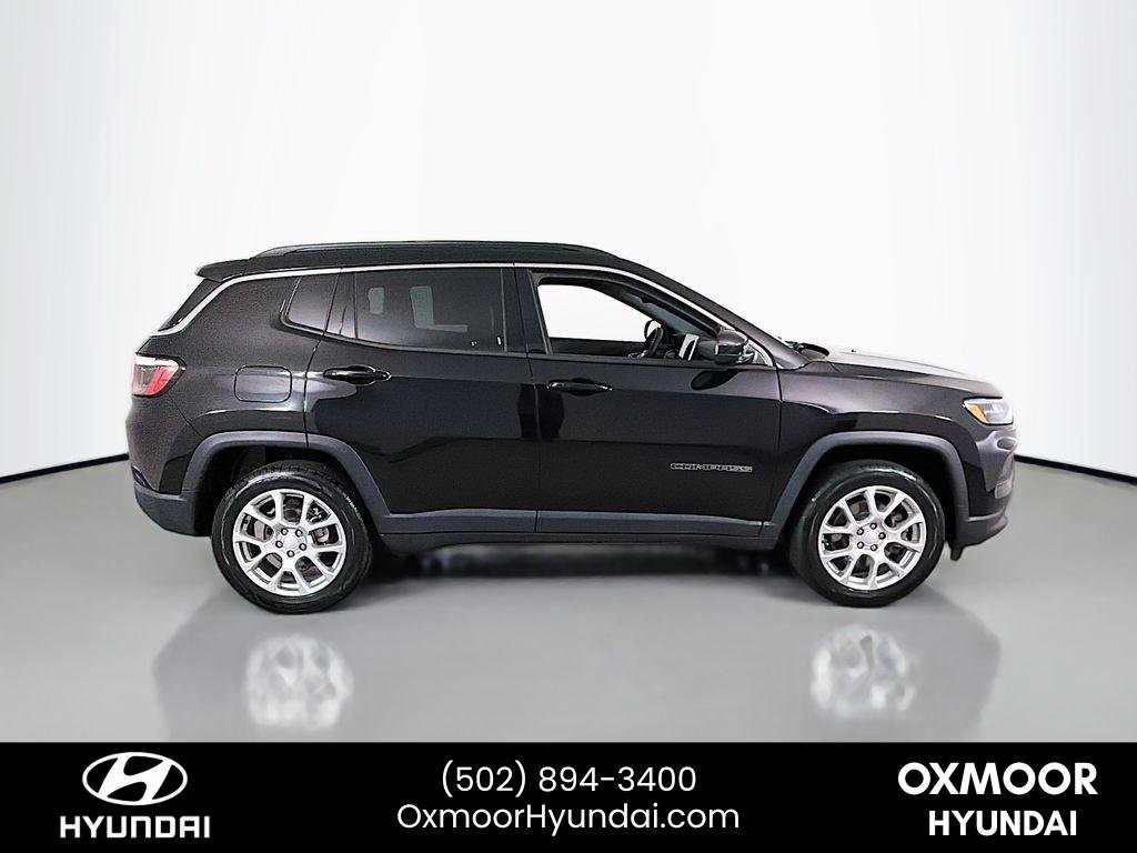 Used 2023 Diamond Black Crystal Pearlcoat Jeep Latitude Lux image 8