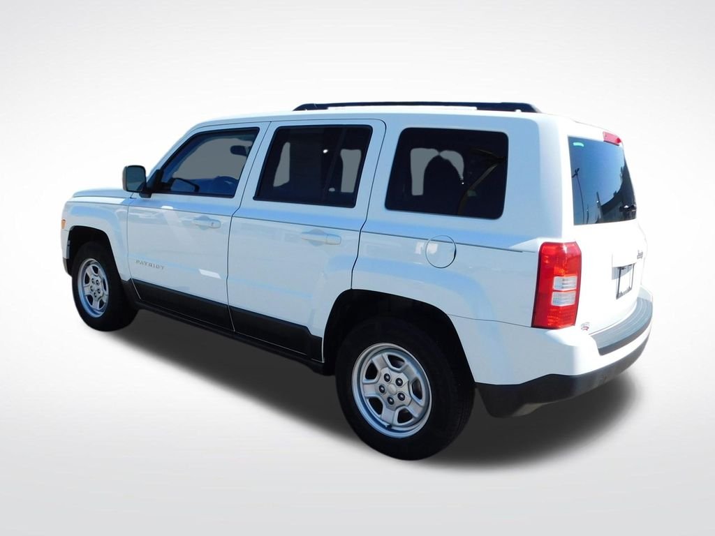 Used 2016 White Jeep Sport image 7