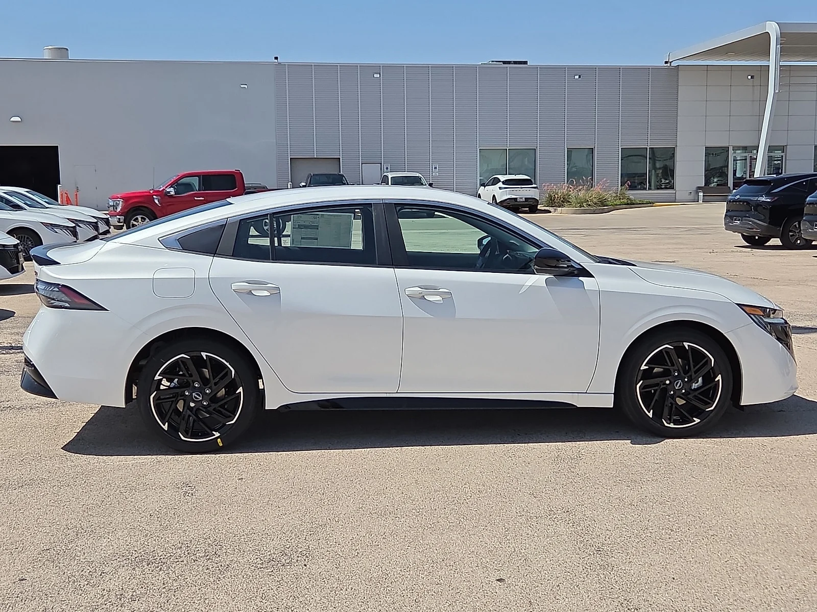 New 2026 QAC Aspen Whit Nissan SR image 5