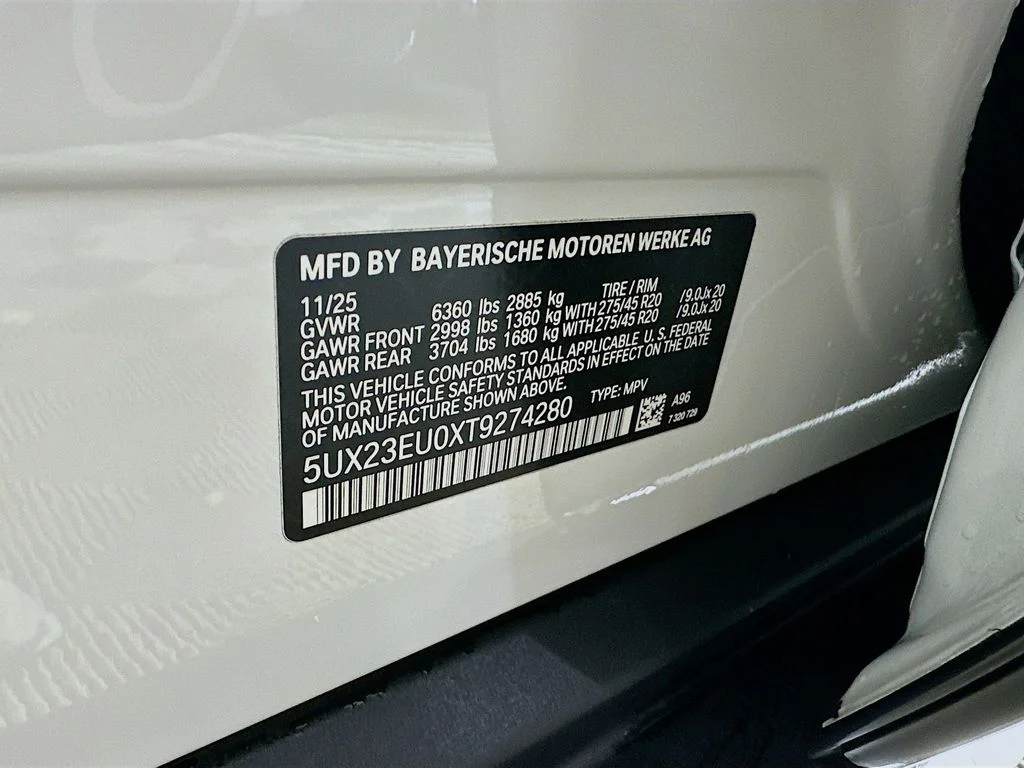 Used 2026 White Metallic BMW xDrive40i image 31