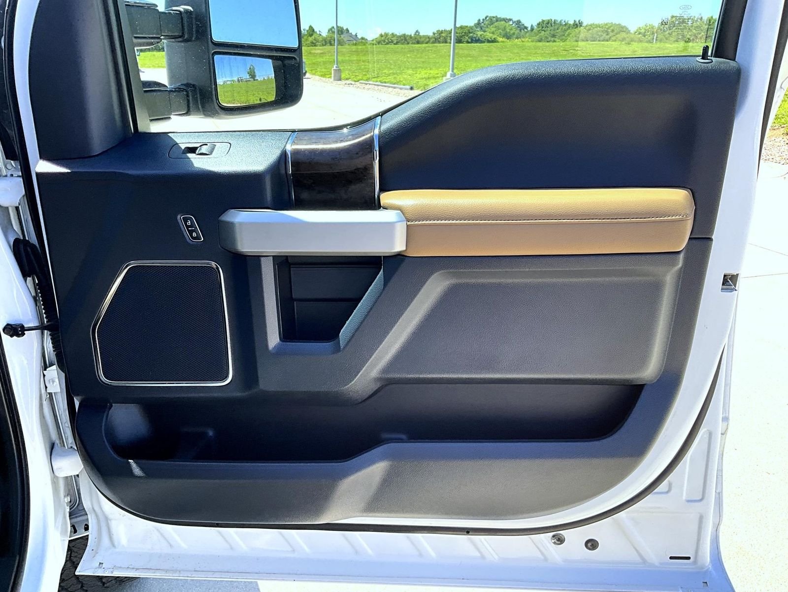 Used 2022 White Ford Lariat image 17