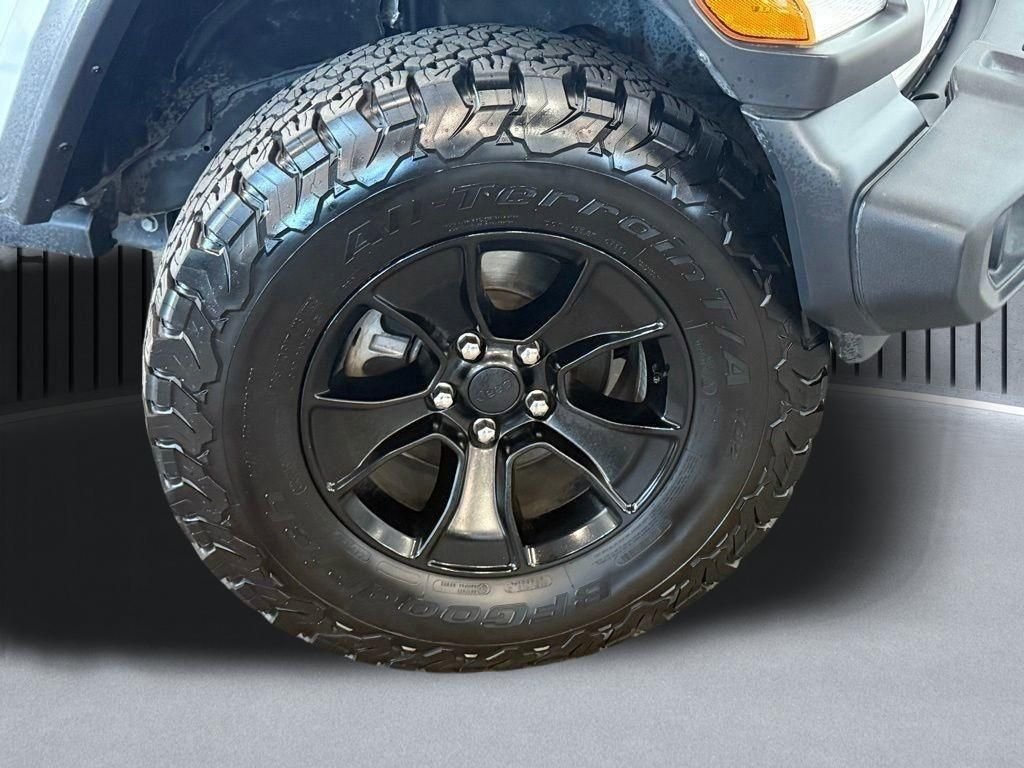Used 2020 White Jeep Sport image 18