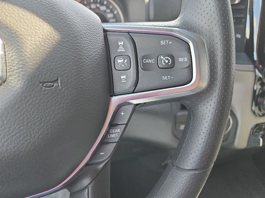 New 2026 Diamond Black Crystal Pearl-Coat Exterior Paint RAM Tradesman image 48