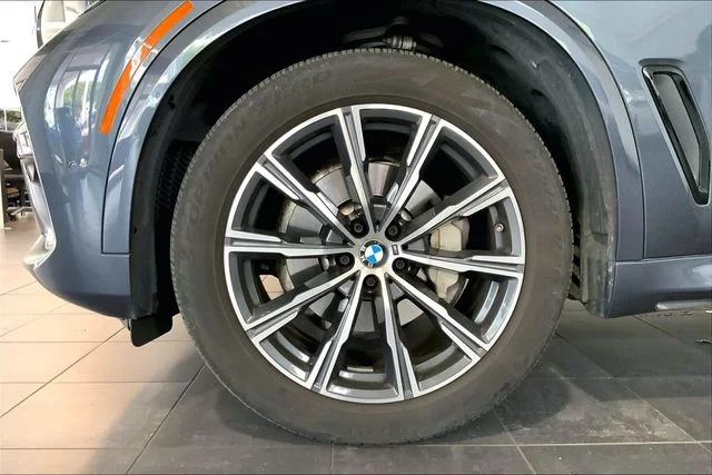 Used 2022 Arctic Grey Metallic BMW xDrive40i image 9