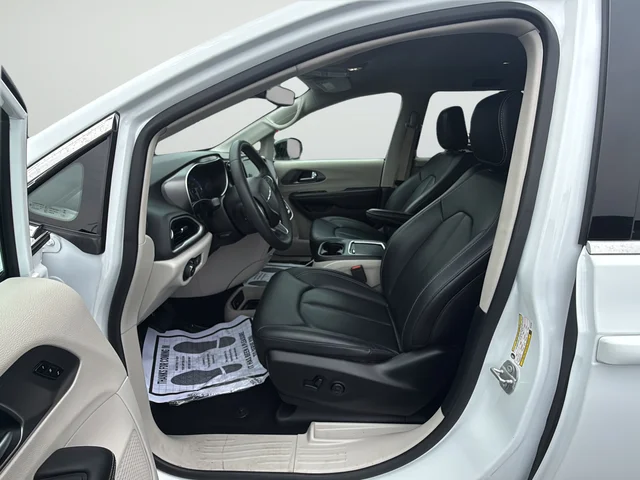 Used 2024 White Chrysler Touring L image 10
