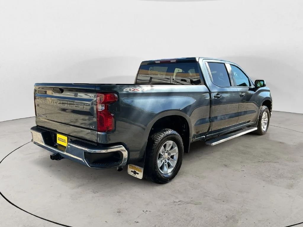 Used 2020 SHADOW GRAY METALLIC Chevrolet LT image 5