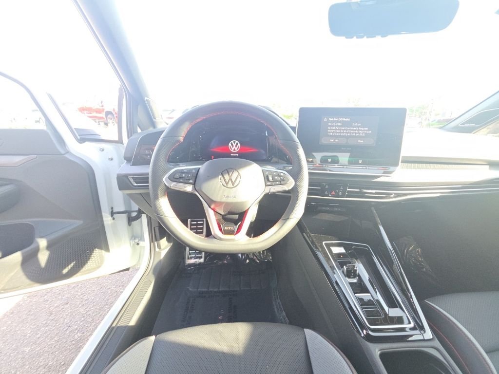 Used 2025  Volkswagen 2.0T SE image 10