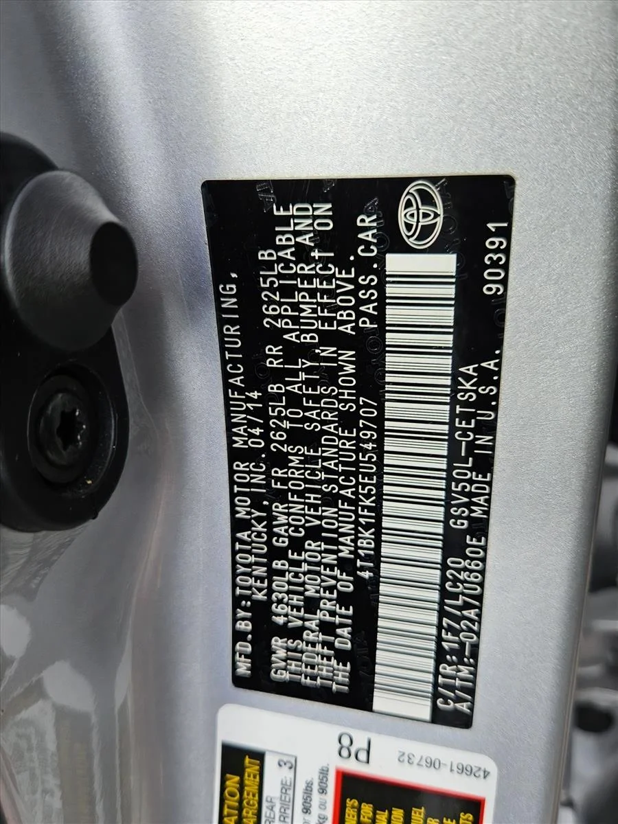 Used 2014 Classic Silver Metallic Toyota SE image 25
