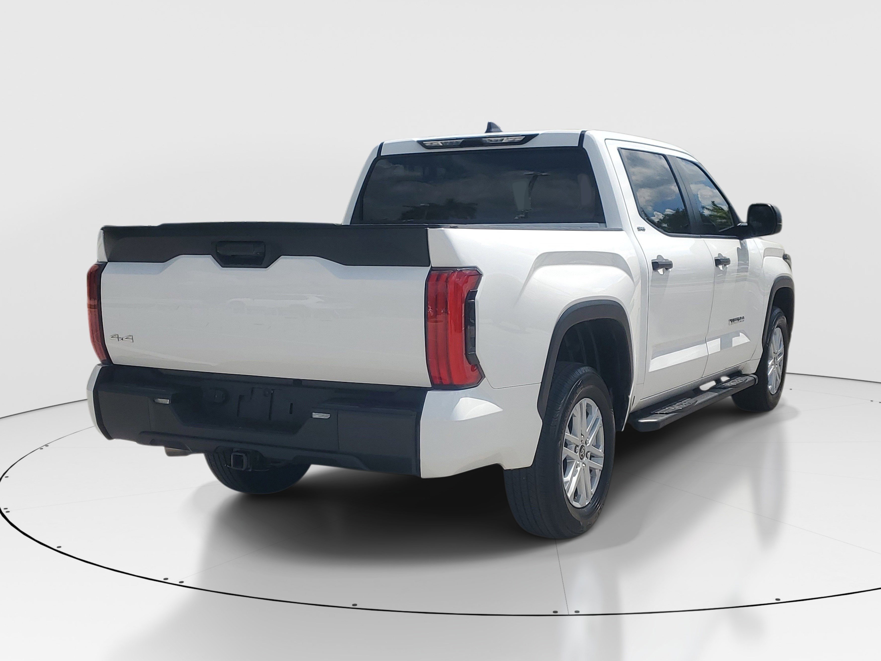Used 2024 Ice Toyota SR5 image 3