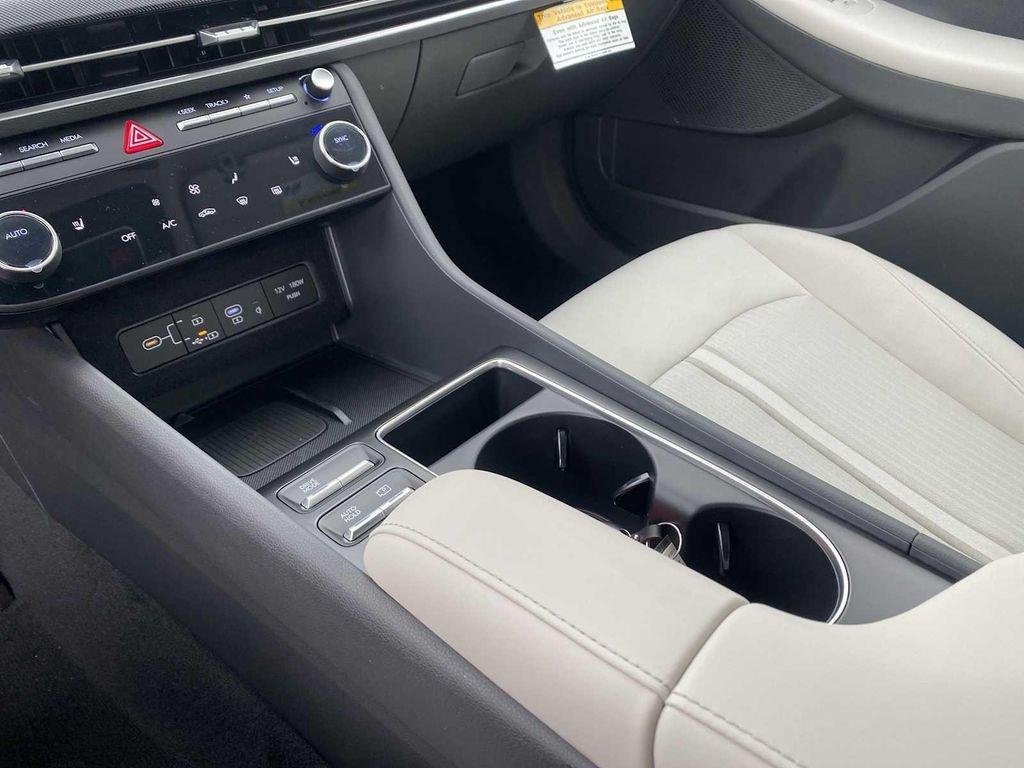 New 2026 White Hyundai SEL Sport image 17