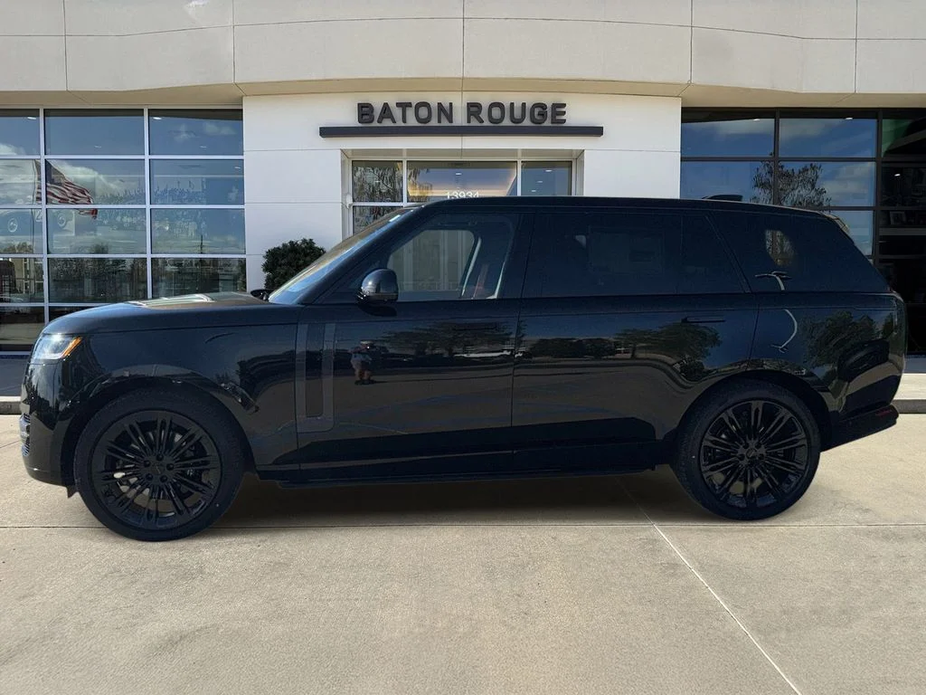 New 2026 Santorini Black Land Rover SE image 5