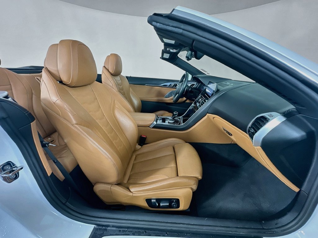 Used 2022 White BMW M850i xDrive image 27