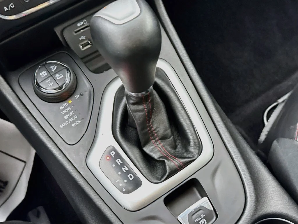 Used 2018 White Jeep Trailhawk image 20