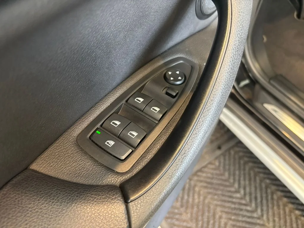 Used 2021 Black BMW xDrive28i image 14