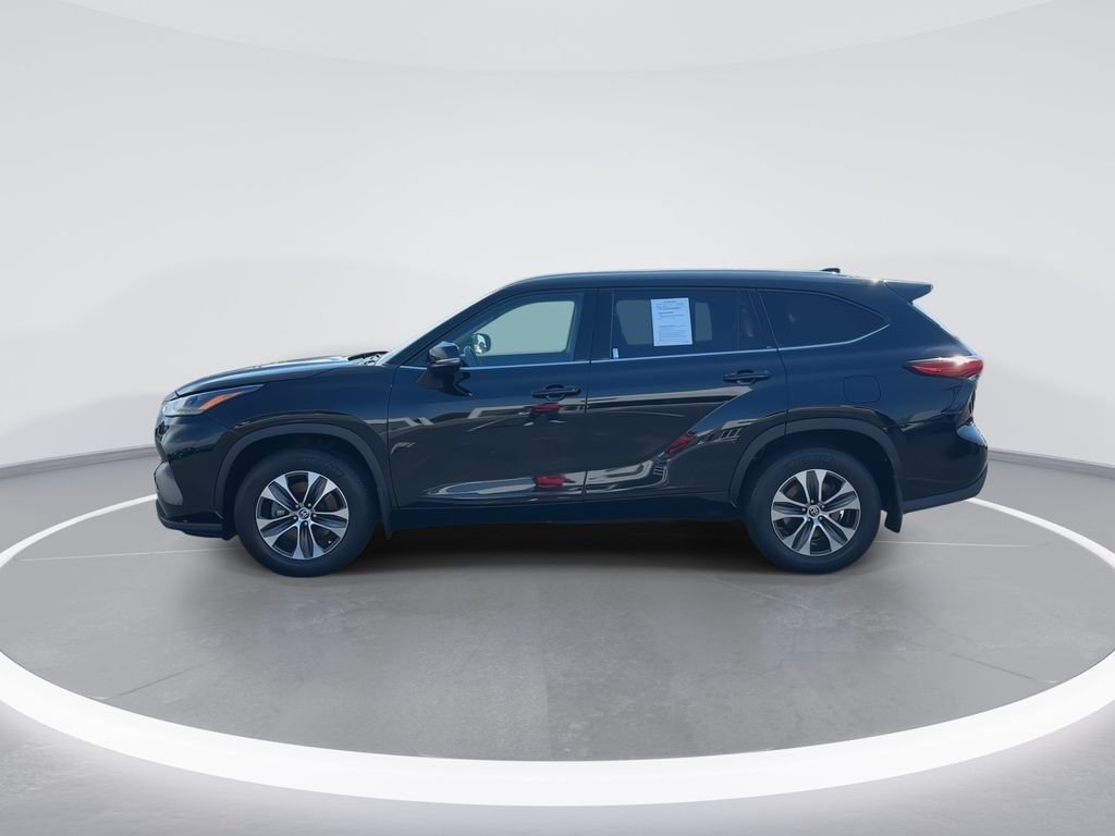 Used 2022 Black Toyota XLE image 5
