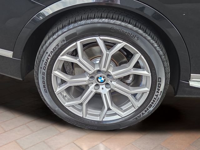 Used 2026 Black Sapphire Metallic BMW xDrive40i image 4