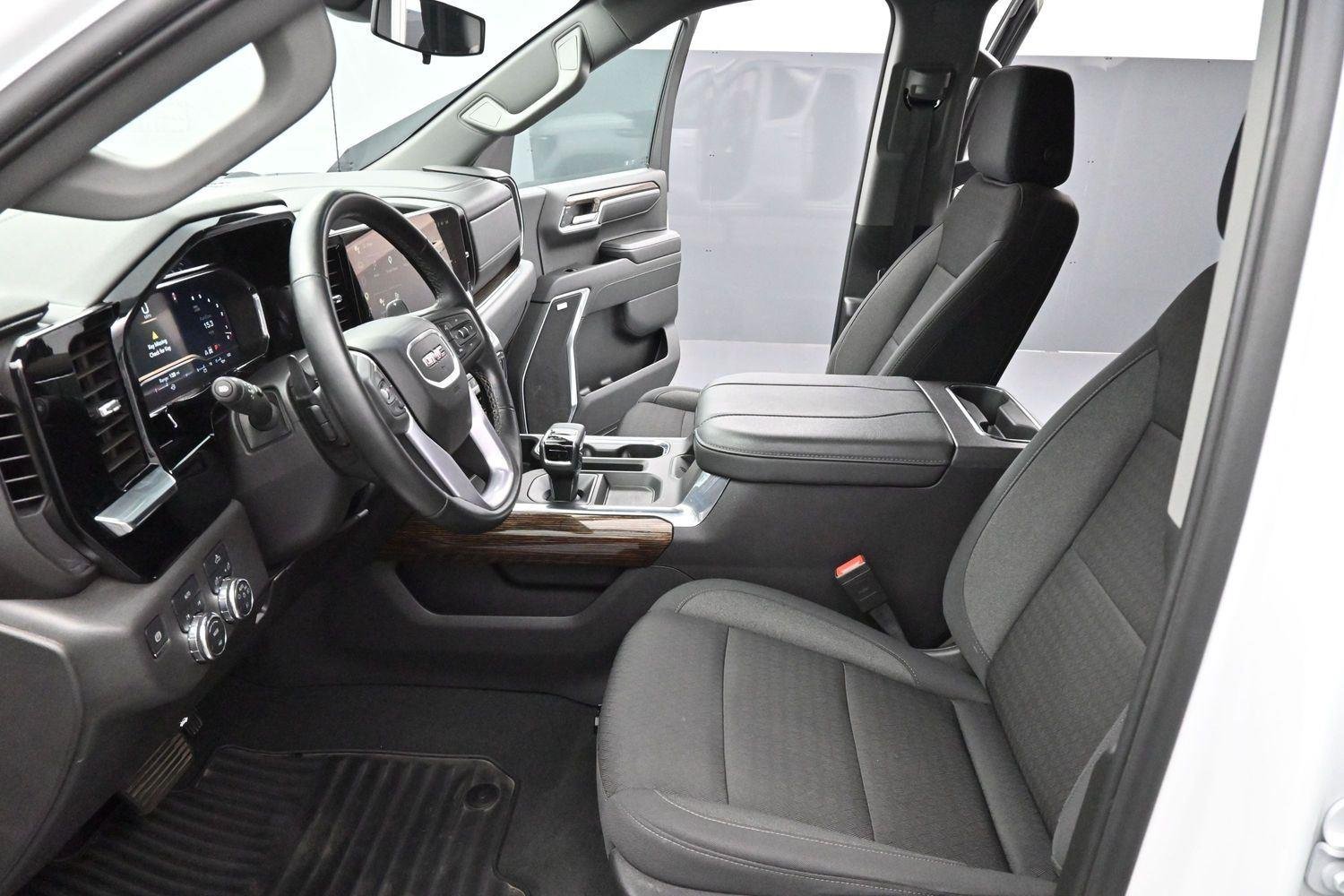 Used 2024 Summit White GMC Elevation image 12