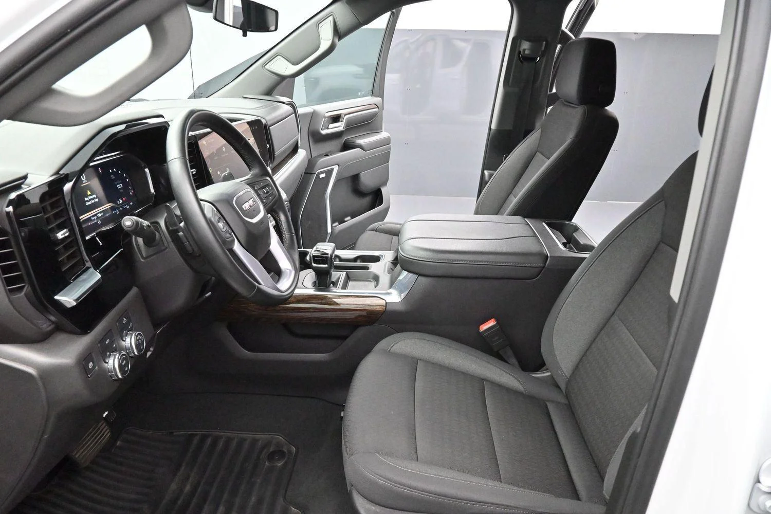 Used 2024 Summit White GMC Elevation image 12