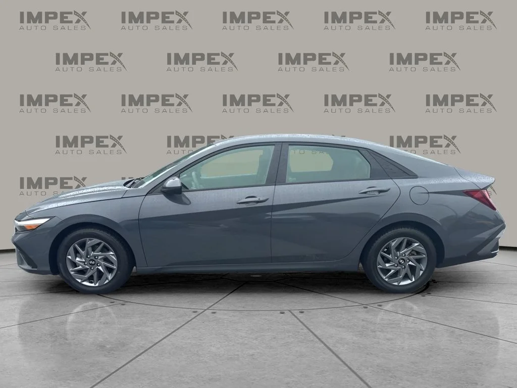Used 2024 Gray Hyundai SEL image 2