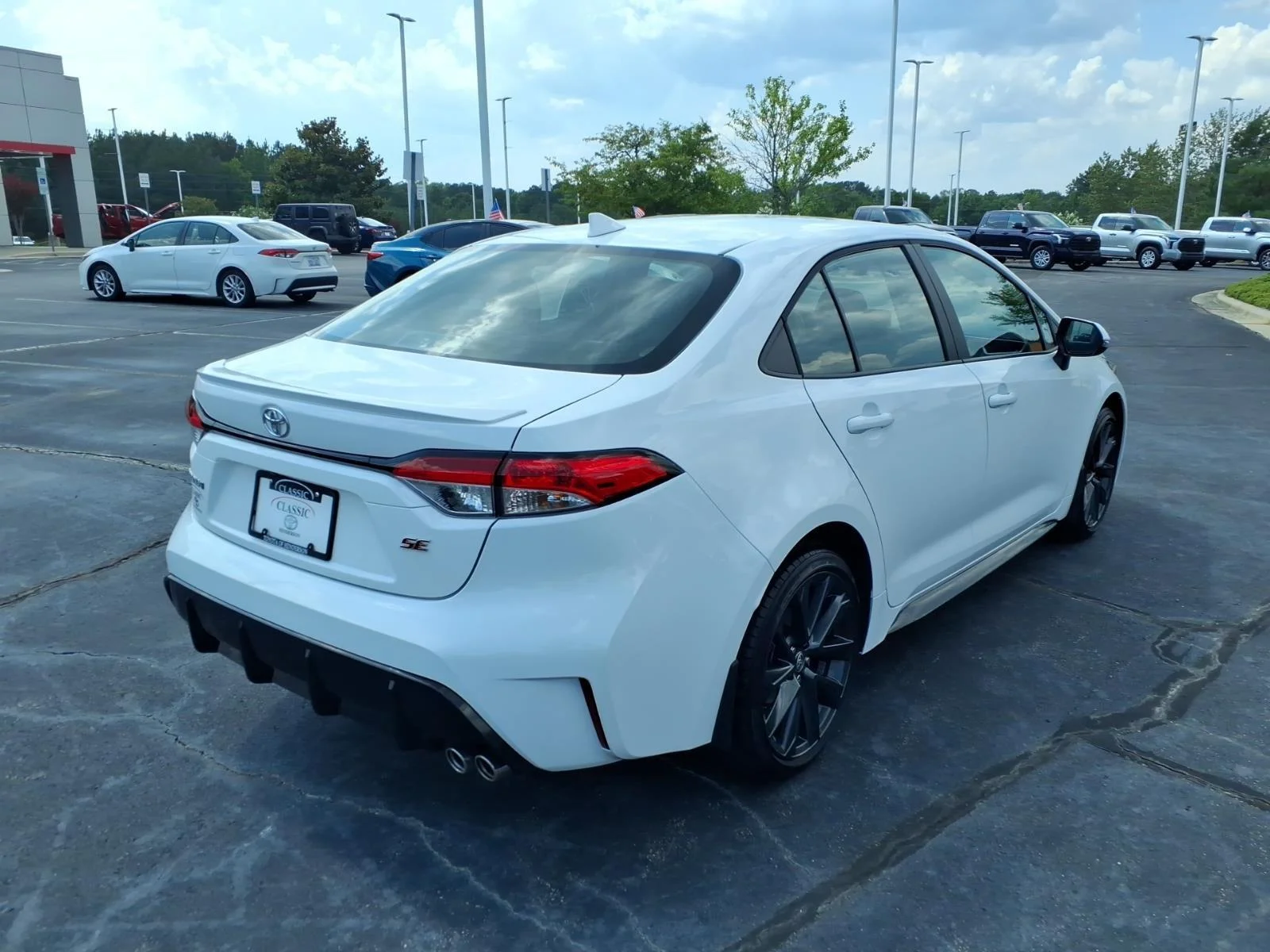 Used 2026 Ice Cap Toyota SE image 2