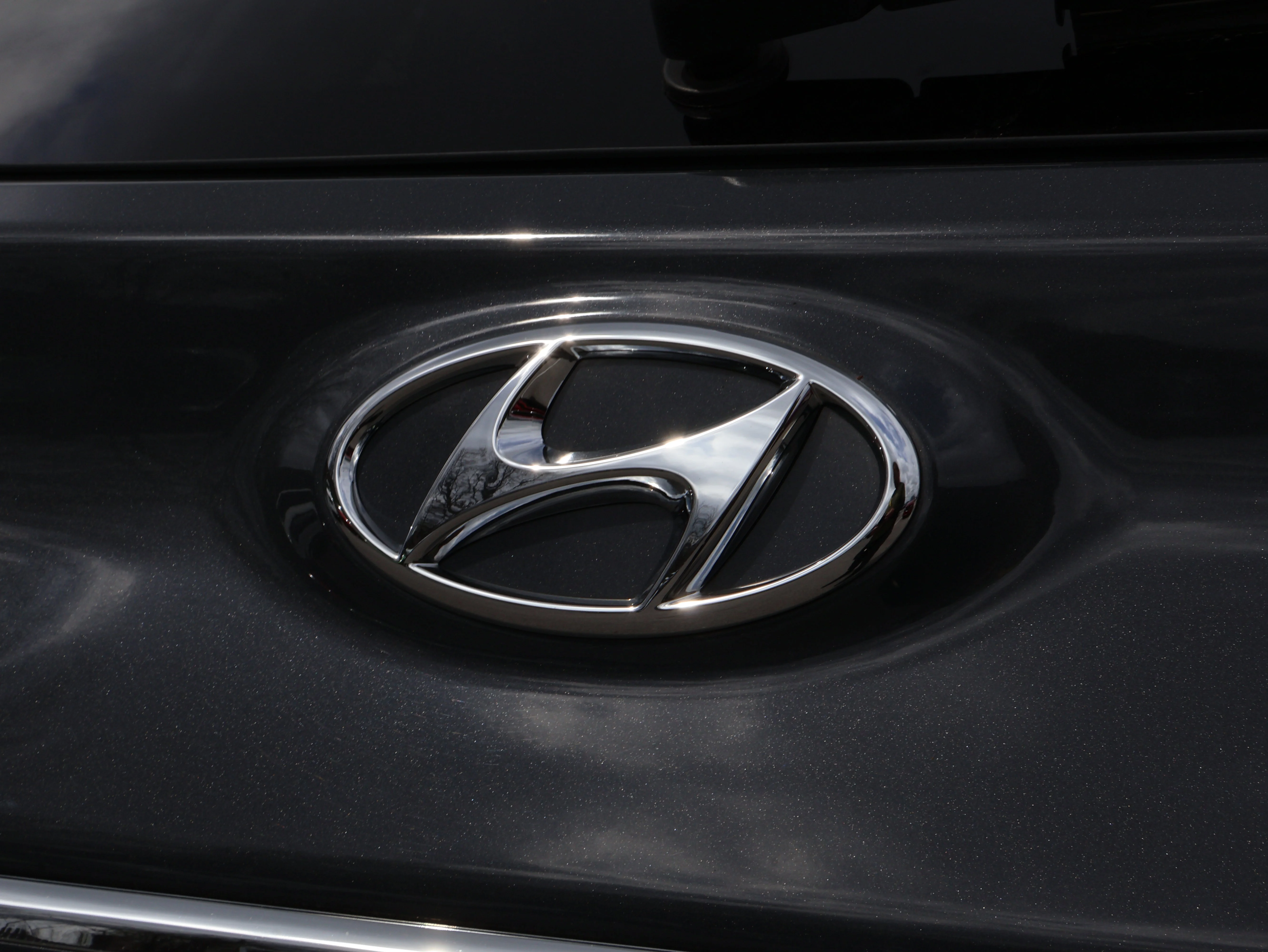 Used 2023 Ecotronic Gray Hyundai Limited image 16