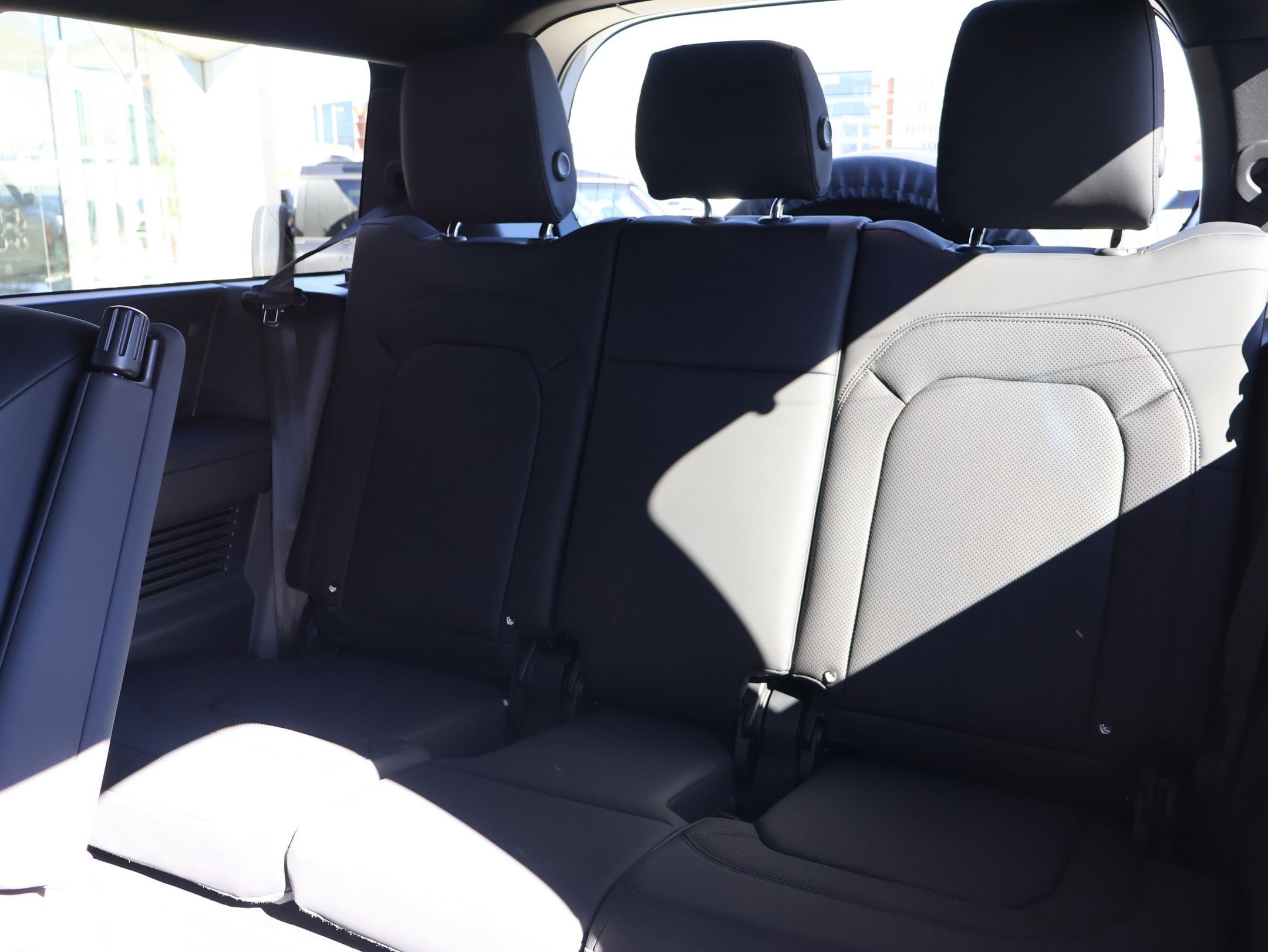 Used 2026 White Land Rover 130 P300 S image 25