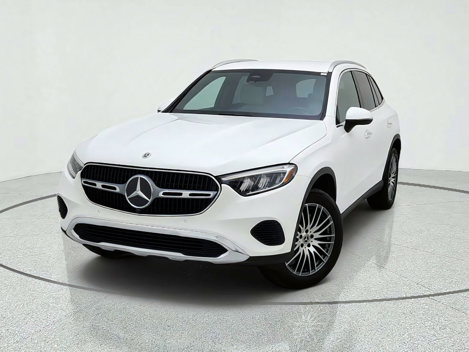 Certified Used 2025 Polar White Mercedes-Benz GLC 300 image 2