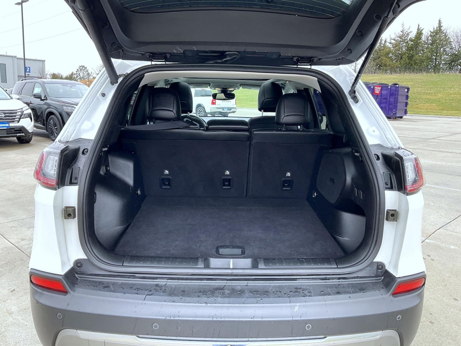Used 2022 White Jeep Limited image 9
