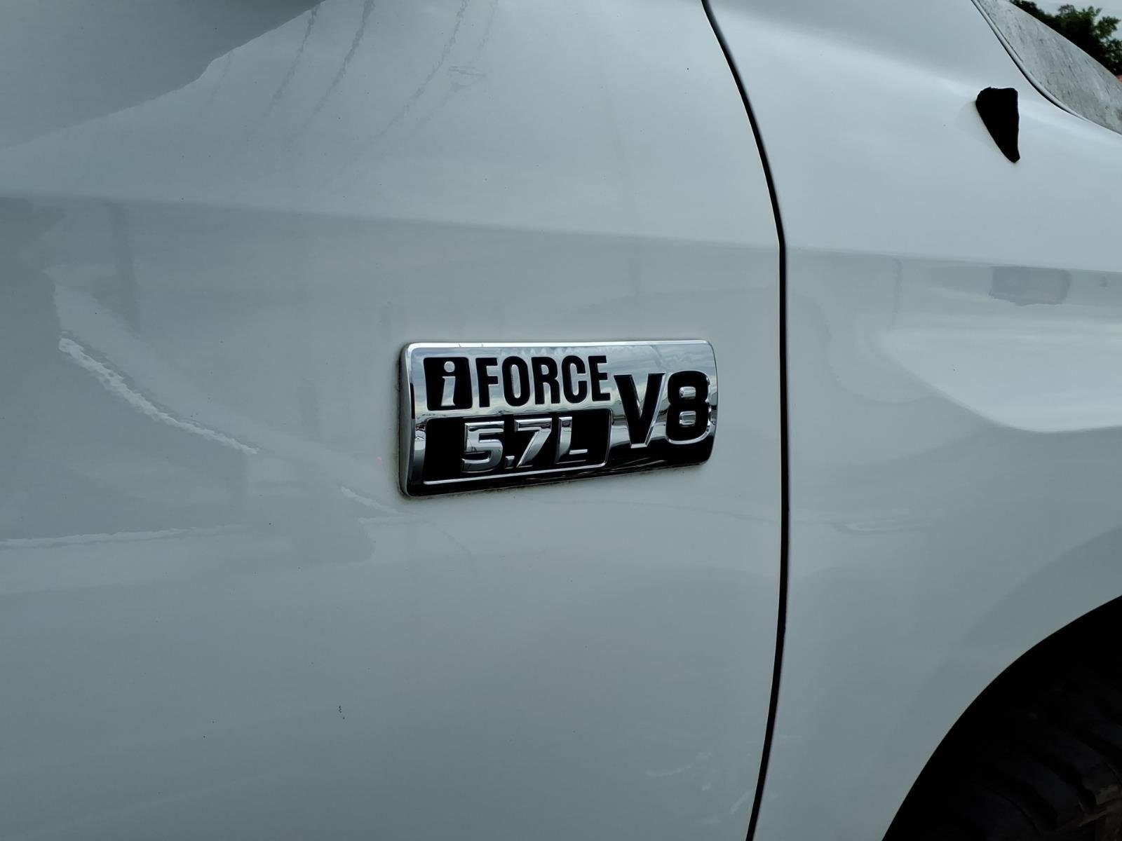 Used 2018 Super White Toyota SR5 image 8