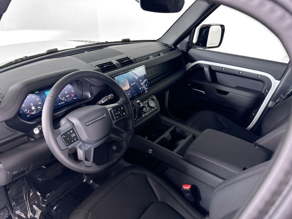 Certified Used 2025 Fuji White Land Rover S image 9