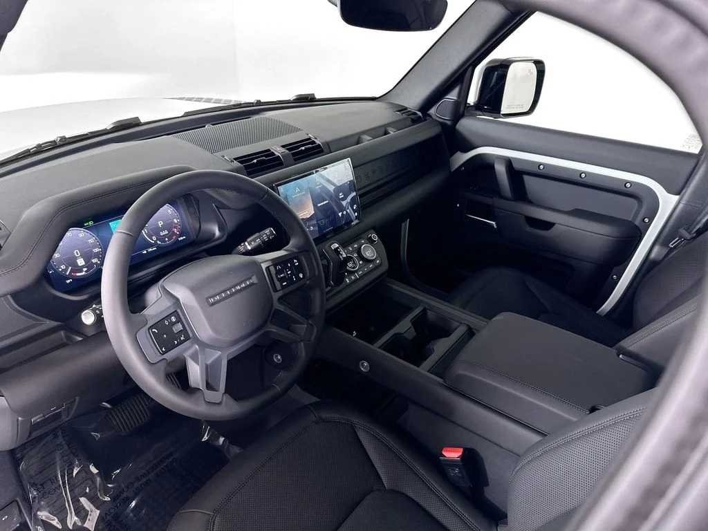 Certified Used 2025 Fuji White Land Rover S image 9