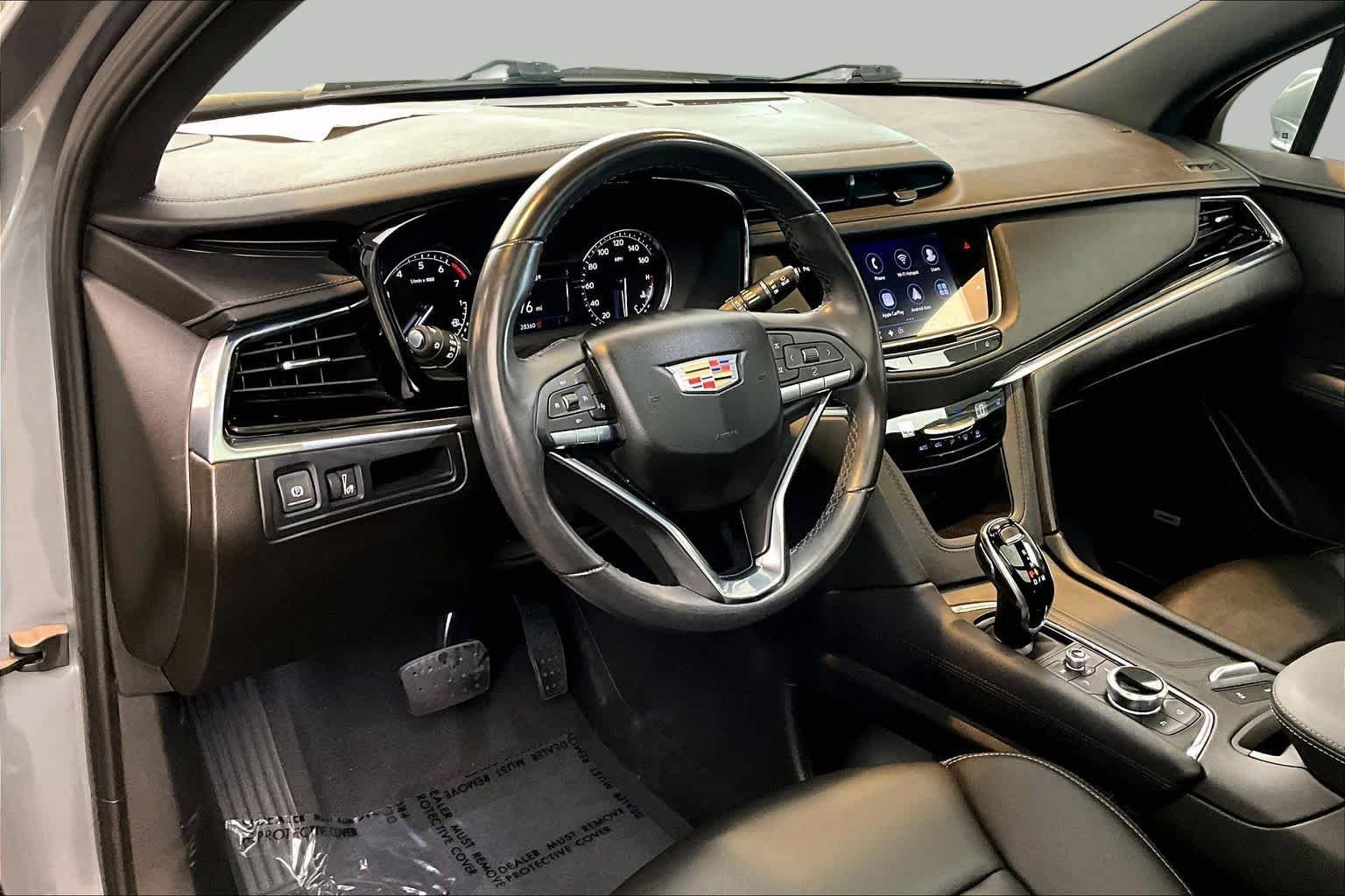 Used 2023 Argent Silver Metallic Cadillac FWD Luxury image 18