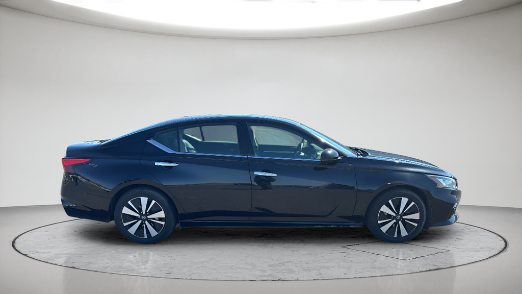 Used 2019 Black Nissan 2.5 SL image 5