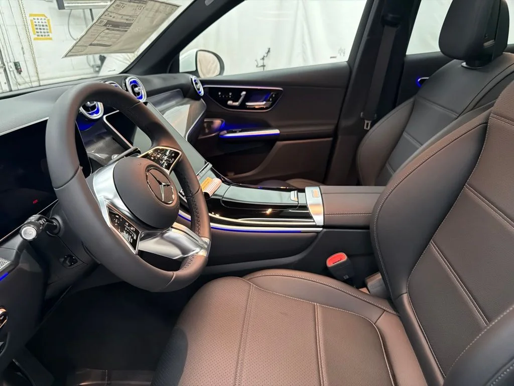 New 2027 White Mercedes-Benz GLC 300 image 14