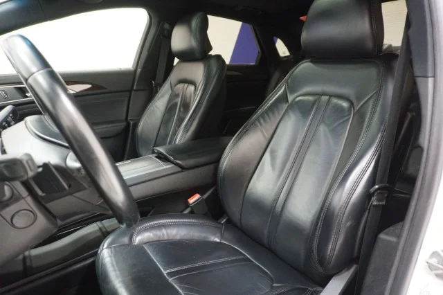 Used 2019 WHITE Lincoln Reserve I image 16
