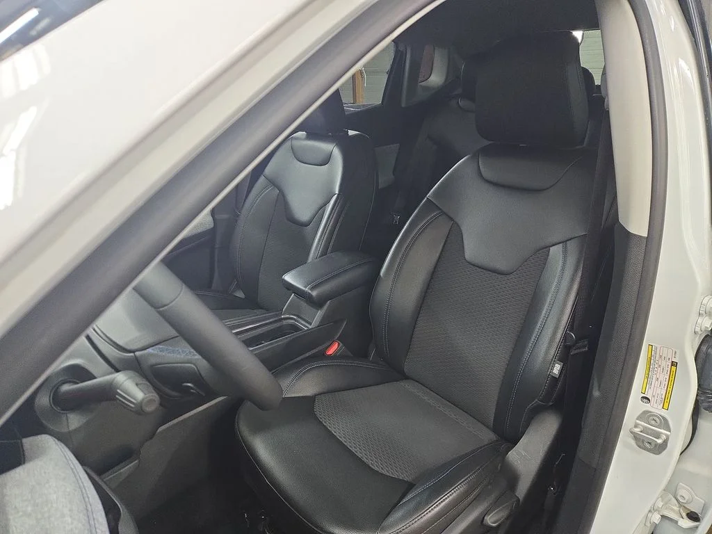 Certified Used 2022 White Jeep Latitude image 13