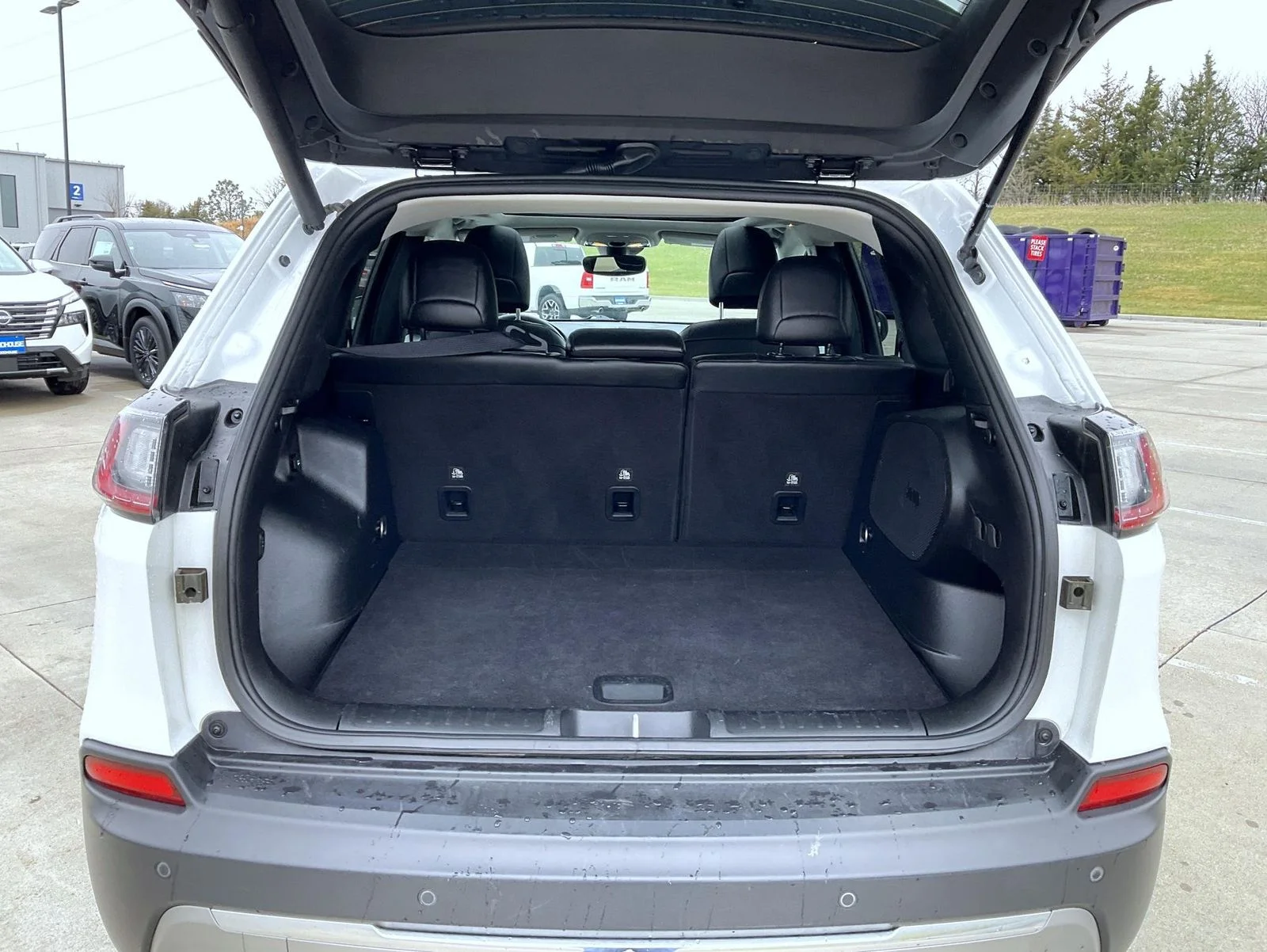 Used 2022 White Jeep Limited image 9