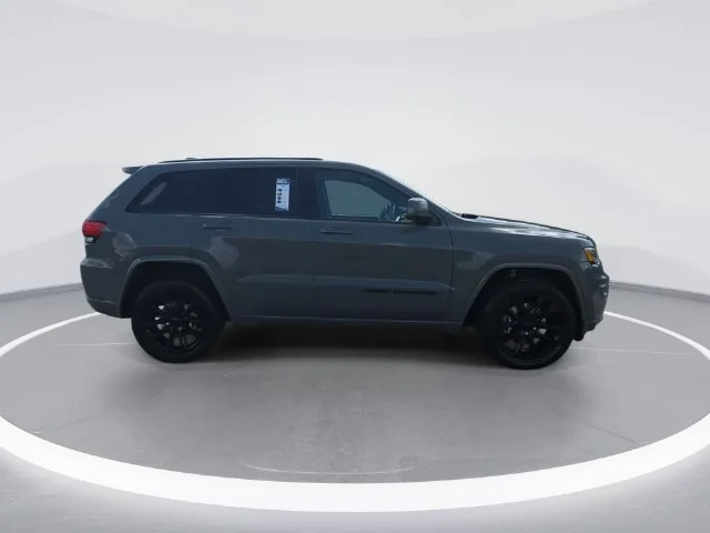 Used 2021 Gray Jeep Laredo X image 9