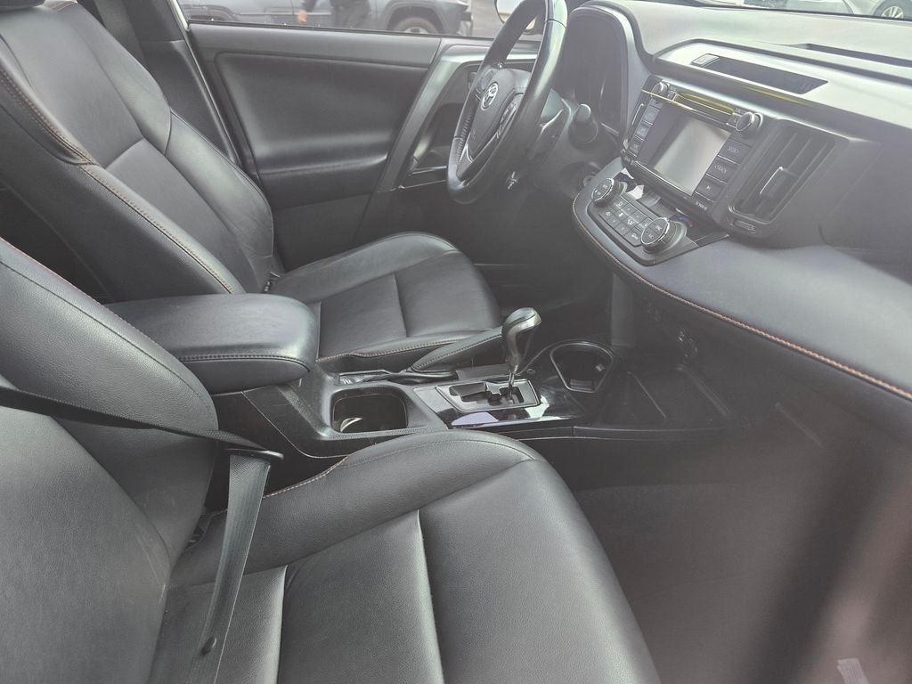 Used 2018 White Toyota SE image 13