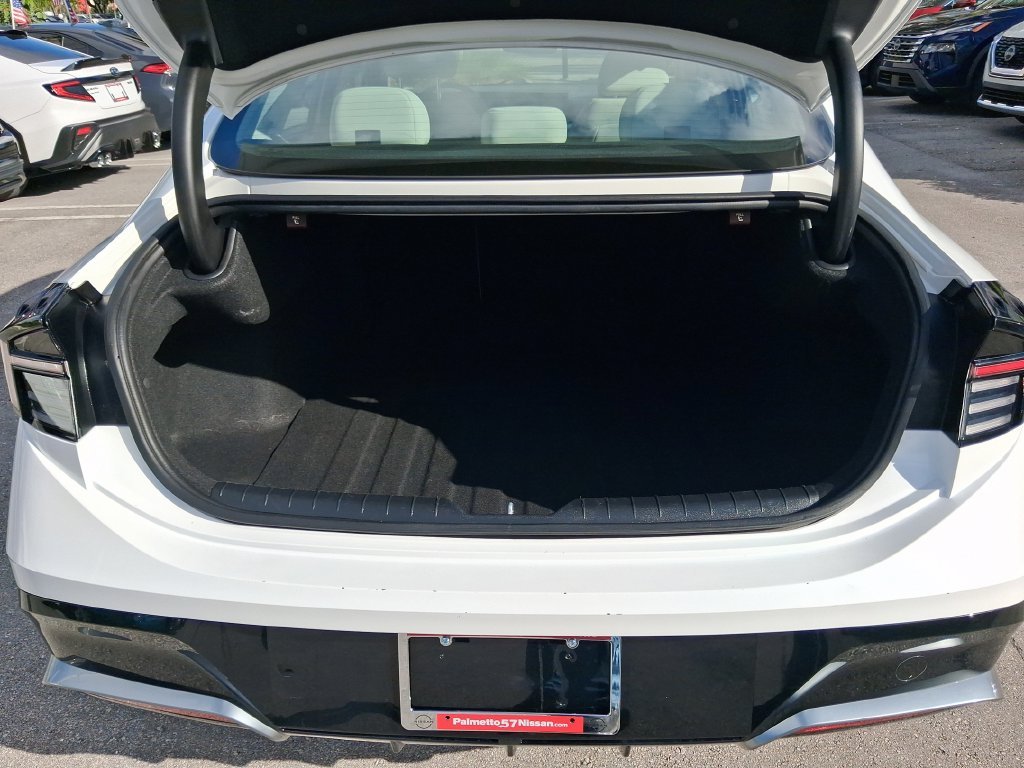 Used 2024 White Hyundai SEL image 12