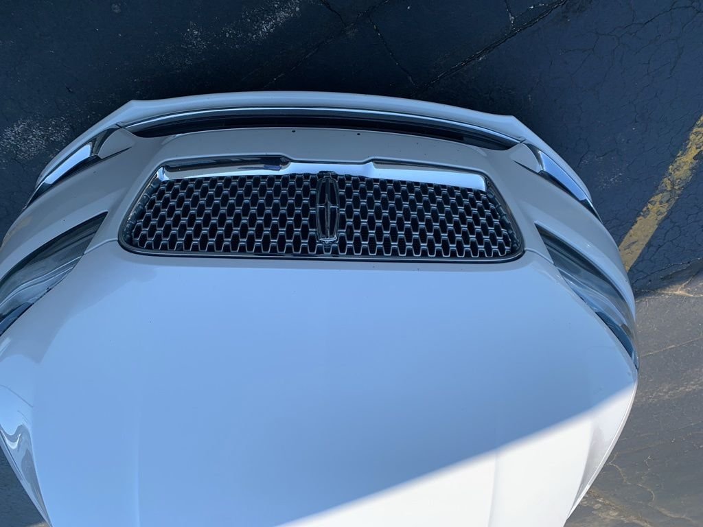 Used 2017 White Platinum Clearcoat Metallic Lincoln Select image 4