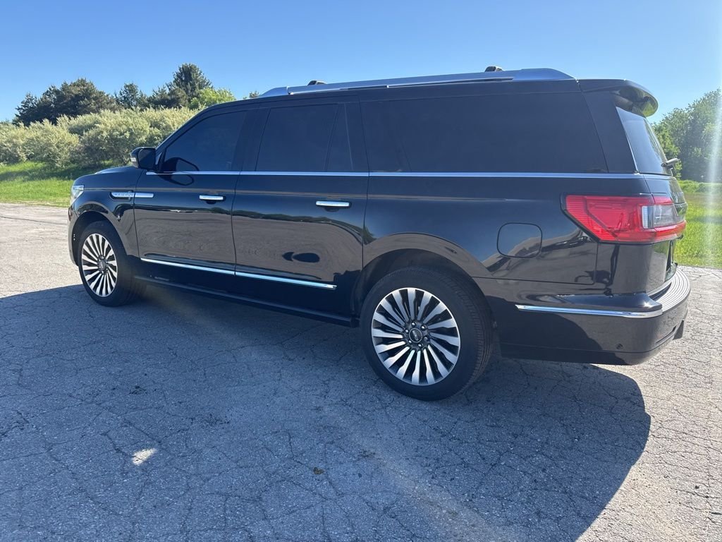 Used 2019 Black Metallic Lincoln Reserve image 7