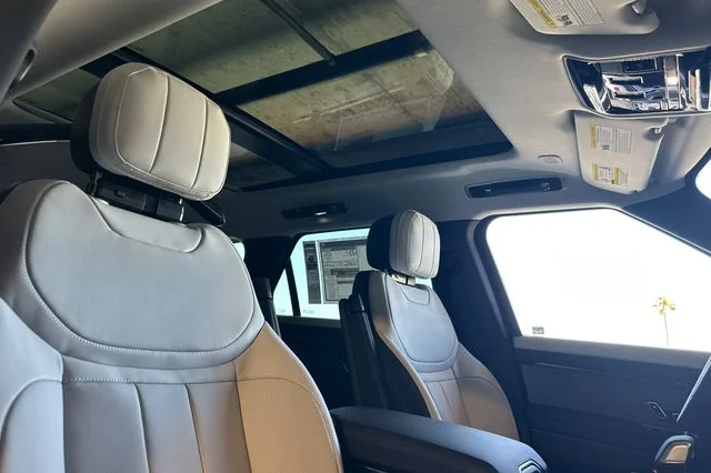 New 2026 Varesine Blue Land Rover Dynamic SE image 15