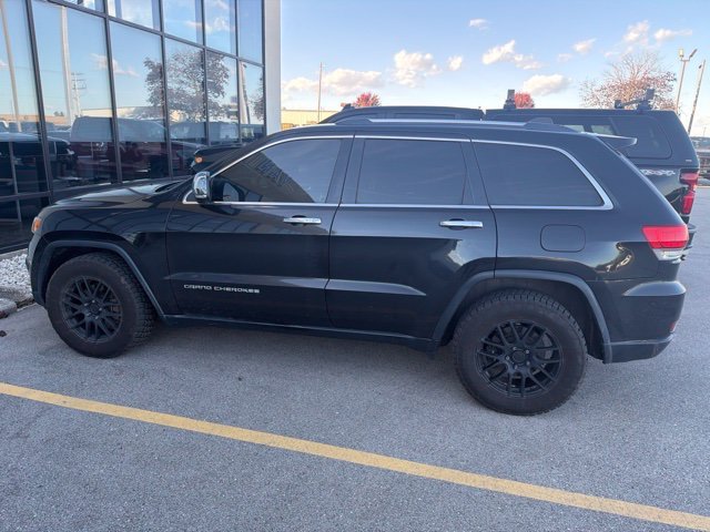 Used 2015 Brilliant Black Crystal Pearlcoat Jeep Limited image 4